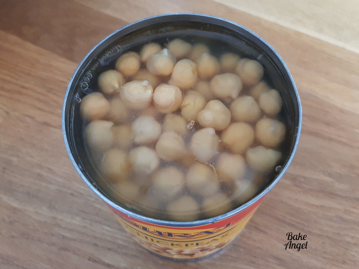 An opened can of chickpeas showing the aquafaba liquid.