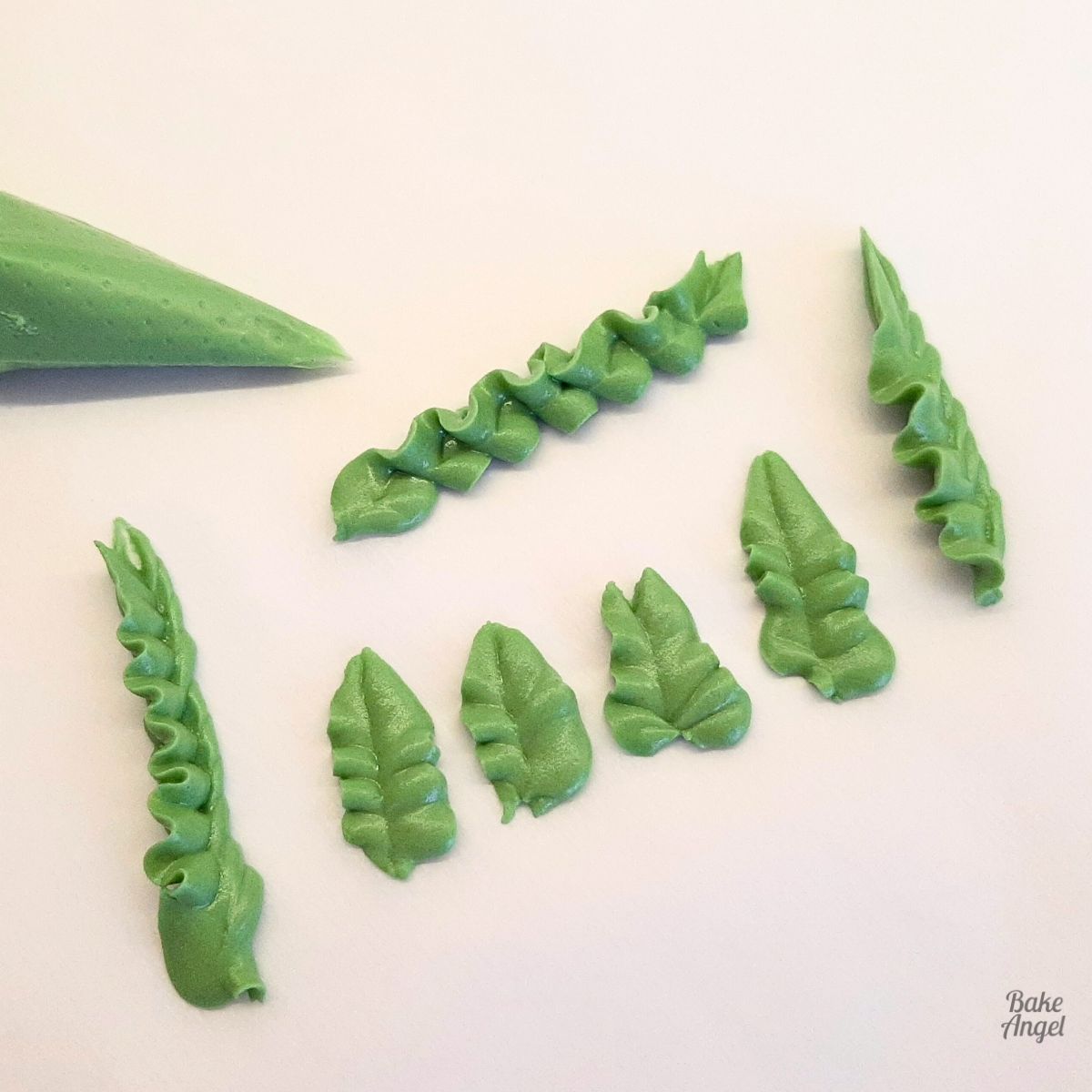 How to Pipe Leaves with a Tipless Piping Bag Bake Angel