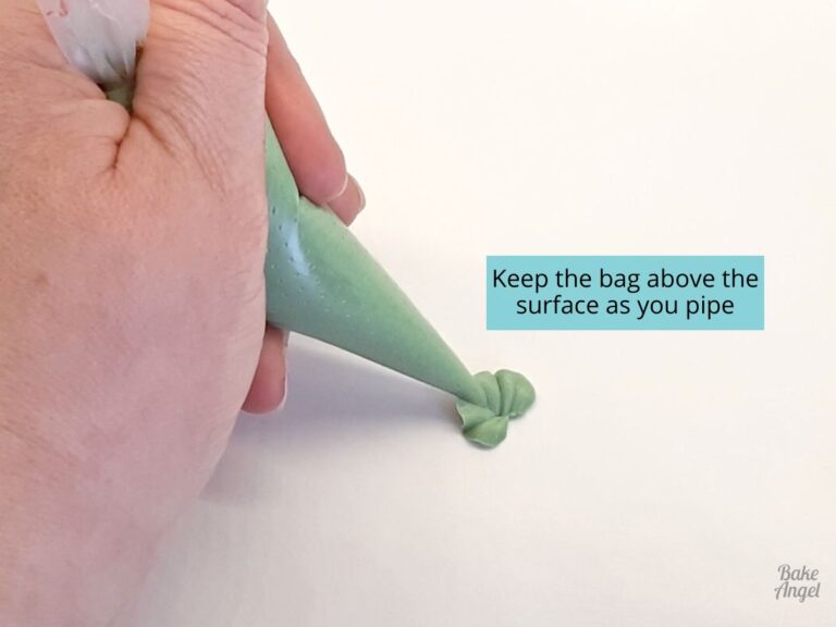 How to Pipe Leaves with a Tipless Piping Bag Bake Angel